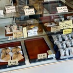 しげつ - ショーケース内