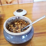 白河手打らーめん　うさぎ - 味変には、自家製のニンニクラー油！