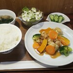 キッチン ブルー グローブ - あんこうのフリットと蒸し野菜　トリュフ香る和風ソース