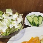 キッチン ブルー グローブ - サラダ、お新香のアップ