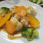 キッチン ブルー グローブ - 反対側から、蒸し野菜が多いですね