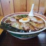 Shirakawa Te Uchi Ramen Usagi - チャーシューが4枚ものつて居て、ワンタンメンと言うより、チャーシュー麺のボリューム！