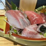 Sushi To Yakitori Daichi - ブリも脂がすごいですね。その他鰹、鰆、すずきの5種です。