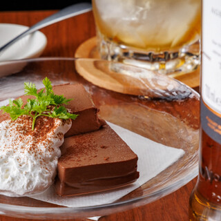 Enjoy dinner, dessert and alcohol pairings in the evenings too!