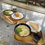 Yamagoe Udon - 奥:かまたまやま 手前:かまあげかけ