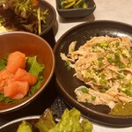 博多もつ鍋おおやま アミュプラザ小倉 - 牛すもつ&明太子&サラダ