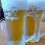 サイゼリヤ - は〜い♡最初の2杯〜♡(*´艸｀*)ぷぷぷ《中ジョッキ（キリン一番搾り生ビール）》税込￥400❣（1杯）
            