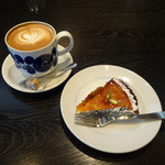 ブレッド&タパス 沢村 - 金柑のタルトとカフェ・ラテ