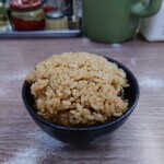 航海屋 - チャーシューおこわ、100円 (11時〜17時 ランチ価格)。