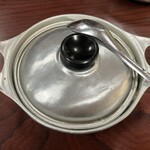 鍋焼うどん アサヒ - 昭和感が満載のアルミ鍋。初めて食べるかも♥️