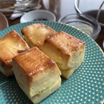 オリエンタルラウンジ - スコーン　（プレーンとレーズン）