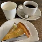 Shinshindou - 洋梨のタルトとホットコーヒー
