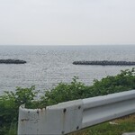 鈴屋 - お店の前の国道を渡った駐車場より東京湾を望む