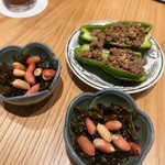 Akasaka Sakurasakasu - お通しと肉味噌キャベツ
