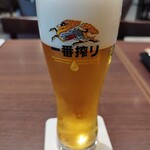 キリンシティ 三鷹店 - スピード優先で早く出るビール！と叫んだら出てきたのがこれ。普通の一番搾りかな？それでも泡はふわふわ♪。他のビール頼むと4分かかるからねぇ(^_^;)。泡作るのに4分？