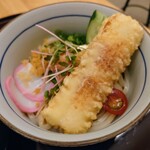 Udon To Omusubi Tsumugi - 令和6年5月 ランチタイム(11:30〜14:00)
                      Aセット 税込880円
                      厳選仕入れの「鯛ちくわ天」明太おろしぶっかけうどん、 鶏かやくご飯(小)