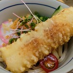 うどんとおむすび 紬 - 令和6年5月 ランチタイム(11:30〜14:00)
Aセット 税込880円
厳選仕入れの「鯛ちくわ天」明太おろしぶっかけうどん、 鶏かやくご飯(小)