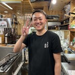魚串焼き 龍田 - 店主の龍田さん。ほんまにこの笑顔でお仕事されてます。