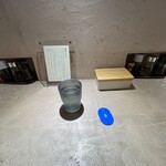 絵空事 - 番号札を受け取って待ちます。