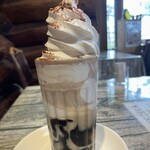 田園の食卓 ノエル - アーモンドミルク使用のソフトクリームコーヒーゼリー　770円　アーモンドミルクの味強め、真ん中ホイップ？グニャっとした食感でゼリーは甘い市販か？？