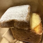 atelier CORO - プレーン250円。クリーム ズッシリと詰めてありました