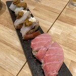 Sushi Sake Sakana Sugitama - 上から…塩雲丹とイカ、そして大葉。塩雲丹と赤海老、さらにクリームチーズ。とける大トロ。