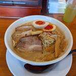 大阪 ラーメン研究所 - 特製ラーメン大盛り！1050円