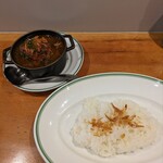 CURRY CLUB キュイエール - 牛肉料理100％粗挽ﾊﾝﾊﾞｰｸﾞ煮込みｶﾚｰ：1700円　ライス大盛
            