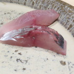 鮨 多門 - 自分は鯵。これもとてもおいしかったけど、産地失念。