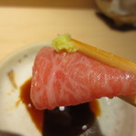 鮨 多門 - このマグロならではの口の中でとろける味わいも悪くないですね。