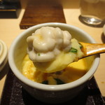 鮨 多門 - 中には鱈の白子が。旨し。