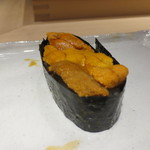 鮨 多門 - 唐津の赤ウニの軍艦。