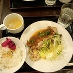 Kafe Ando Kicchin Komekome Shokudou - 日替わり定食680円
      