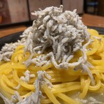 Italian Kitchen VANSAN - 5回目でストップ。少しづつの量を乗せていくので、凄くまどろっこしく感じました。釜揚げのシラスとペペロンチーノが良く合って美味しいです。