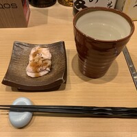 日本酒と和食 花びし - お通し（多分、よだれ鶏）５５０円　㐂六（お湯割り）７１５円