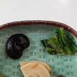 Shin Yama Garyouri Yama Biko - ◯椎茸の煮物
                      生椎茸を甘味ある醤油出汁味で煮てあり美味しい