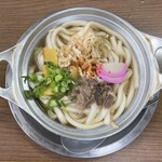 ことり - ことりさんの鍋焼きうどんは甘さ控えめ。お出汁がよく効いた王道タイプ！