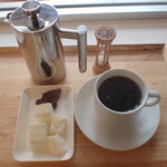 トーコーキッチン - 木曜日のお菓子 手作り牛乳もち 1個　50円 紅茶　100円