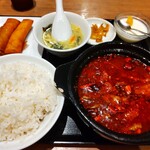 Nixi Shou Wa Xashou - 牛肉野菜たっぷり激辛ごはん、春巻