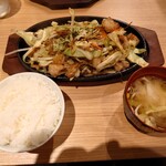 博多やきとり 鉄板焼き 1010 - 特上和牛ホルモン炒め定食