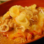 ねばり屋 - キムチそぼろ定食に生卵をトッピング