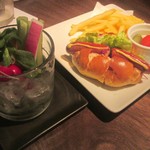 バーアルディ - ホットドッグと野菜スティック