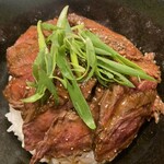 ロマン亭 オンス 新大阪店 - ハラミ丼