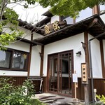 魚栄 - 店内への入り口