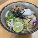 かしむらうどん - 肉入りぶっかけうどん小（500円）