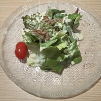 鉄板焼 天晴れ - パルメザンチーズと岩中豚のサラダ