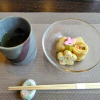 ゆう心 - 両方(華やかと輝き)出される小鉢1－薄く味付けされているが、ものすごく染みていて本当に美味い。とても上品な味付けです。