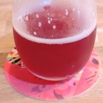 Lake Toya Beer - 綺麗な赤いフルーツビール