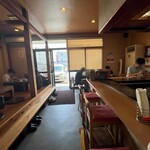 Okonomiyaki Gama - カウンター  テーブル席