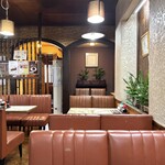 喫茶 亀 - 店内の様子（今回はゲーム機の方を眺めつつ）